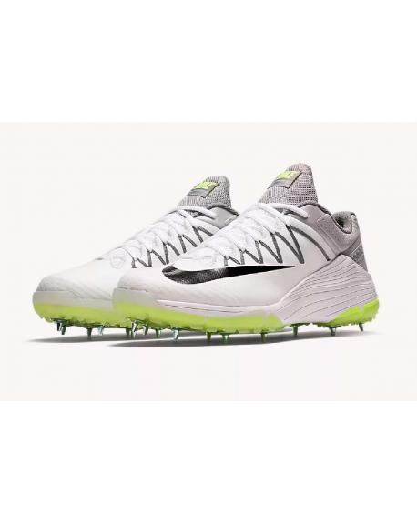 nike spike shoes for cricket